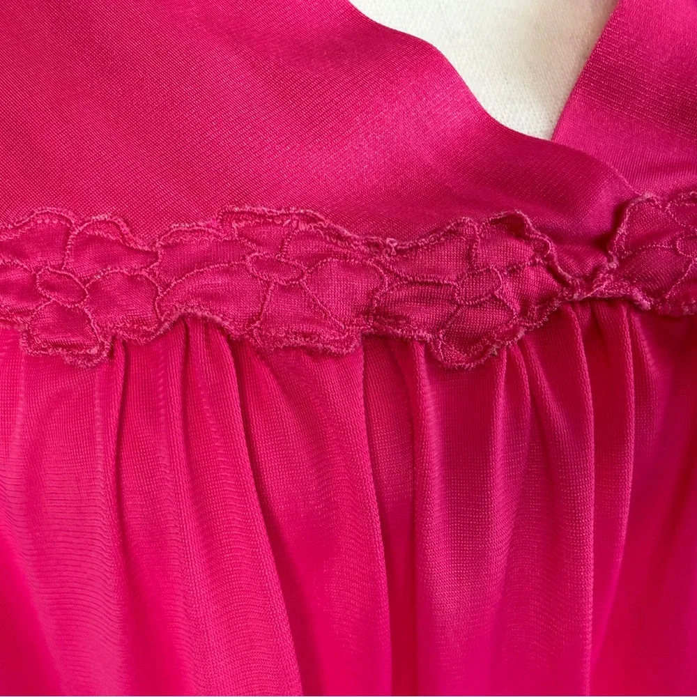 Vanity Fair Vintage Bright Pink Sleeveless Satin Nightgown Medium Floral Lace